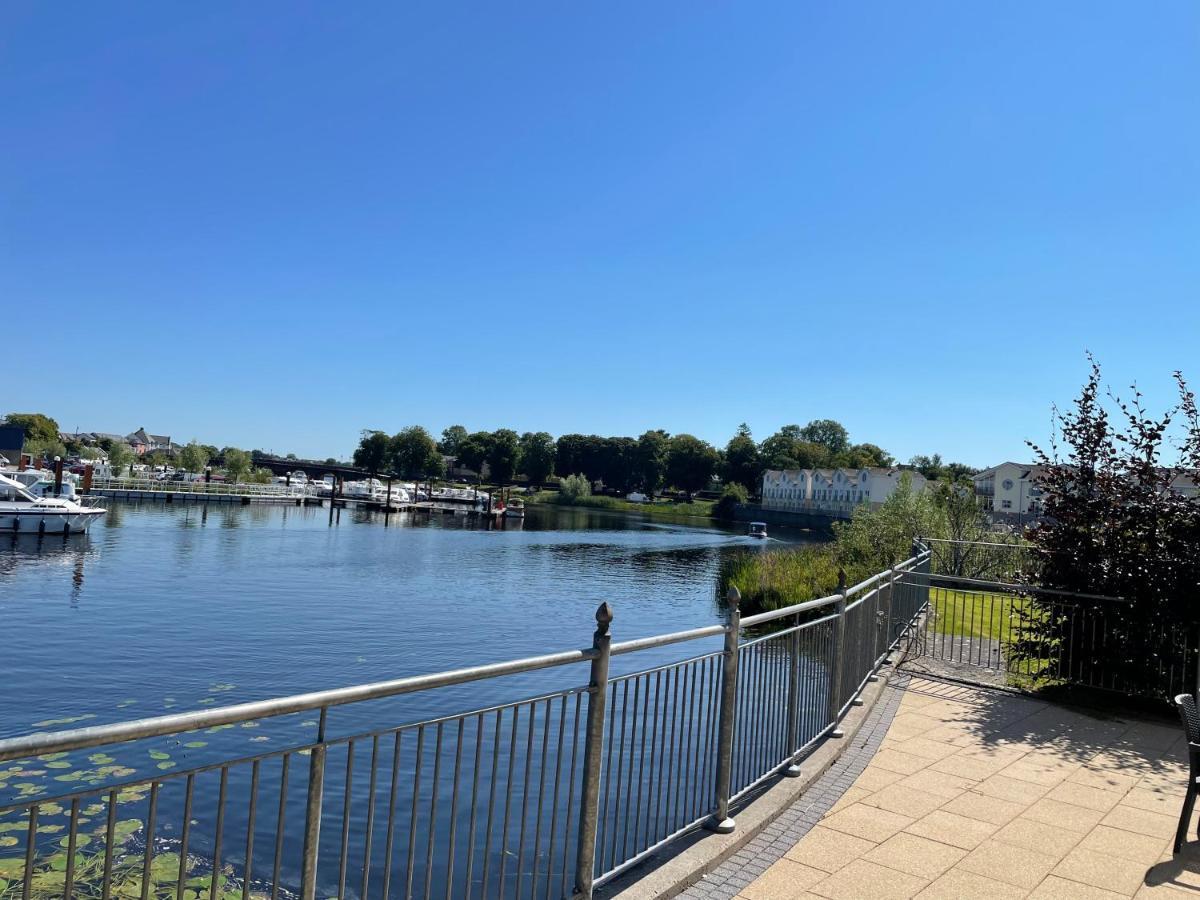 Five Bedroom Waterfront House Carrick on Shannon Exteriör bild